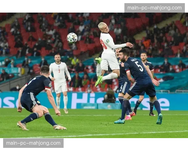 大雨中的经典之战：苏格兰对阵法国一役，球员球衣沾满泥浆几乎无法辨认号码